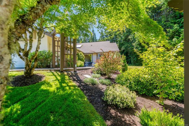 885-berwick-qualicum-beach-parksvillequalicum-52 at 18 - 885 S Berwick Road, Qualicum Beach, Parksville/Qualicum