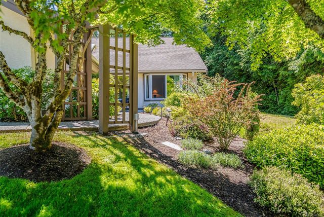 885-berwick-qualicum-beach-parksvillequalicum-53 at 18 - 885 S Berwick Road, Qualicum Beach, Parksville/Qualicum