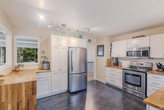 6863-eastwind-upper-lantzville-nanaimo-09 at 6863 Eastwind Drive, Upper Lantzville, Nanaimo