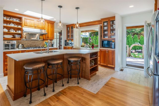 Sit up bench at 1489 Admiral Tryon Boulevard, French Creek, Parksville/Qualicum