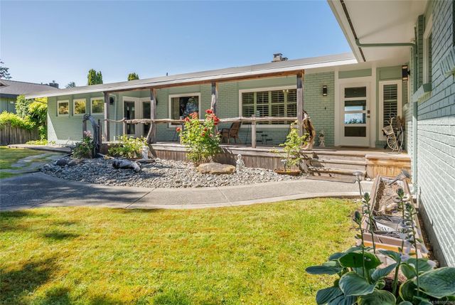 Garden and exterior at 1489 Admiral Tryon Boulevard, French Creek, Parksville/Qualicum