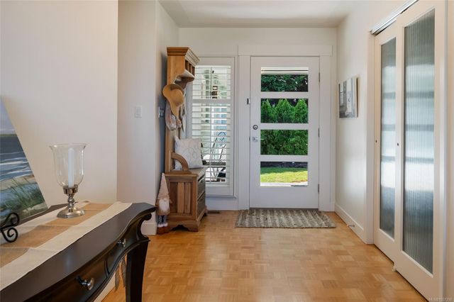 Entrance Hallway at 1489 Admiral Tryon Boulevard, French Creek, Parksville/Qualicum