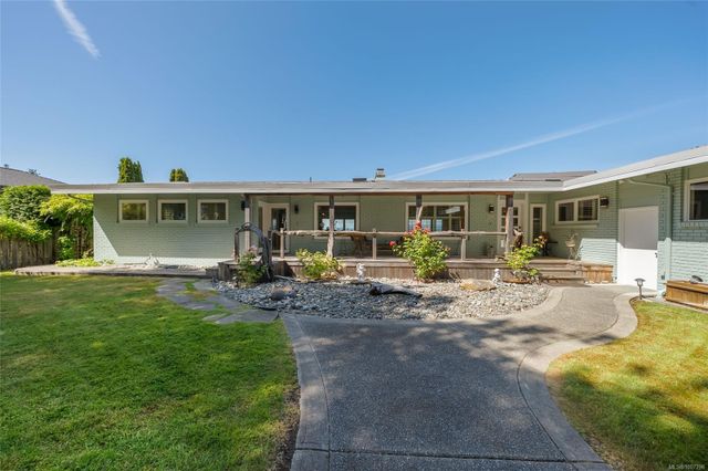 Exterior of House at 1489 Admiral Tryon Boulevard, French Creek, Parksville/Qualicum