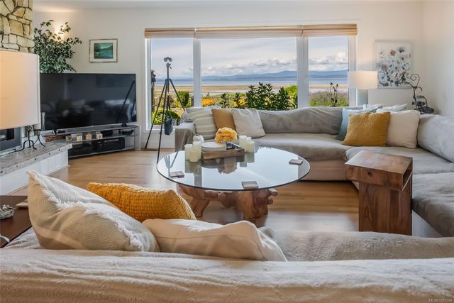 Living Area at 1489 Admiral Tryon Boulevard, French Creek, Parksville/Qualicum