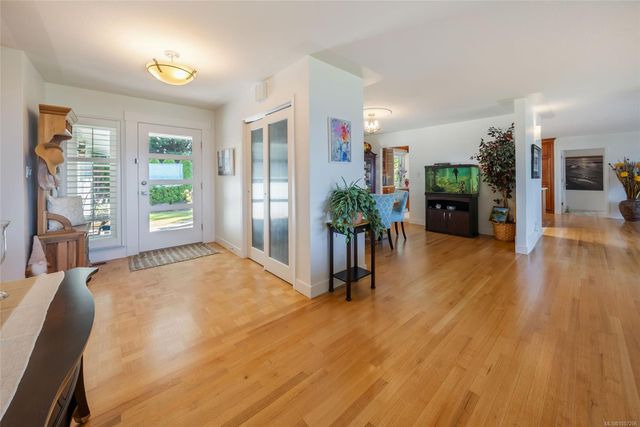 Open and Bright Living Spaces at 1489 Admiral Tryon Boulevard, French Creek, Parksville/Qualicum