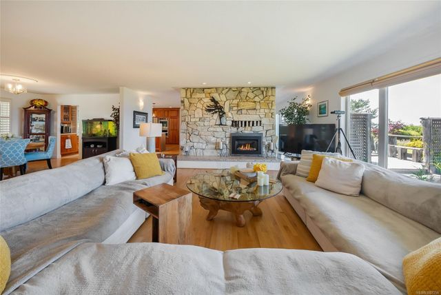 Living Area at 1489 Admiral Tryon Boulevard, French Creek, Parksville/Qualicum