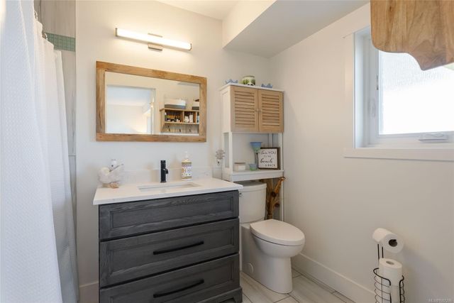 Bathroom at 1489 Admiral Tryon Boulevard, French Creek, Parksville/Qualicum