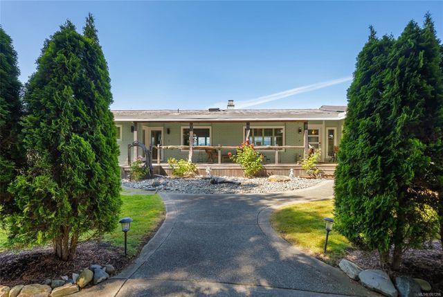 Driveway at 1489 Admiral Tryon Boulevard, French Creek, Parksville/Qualicum