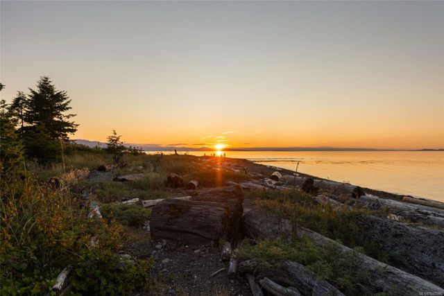 Beach Frontage at 1489 Admiral Tryon Boulevard, French Creek, Parksville/Qualicum