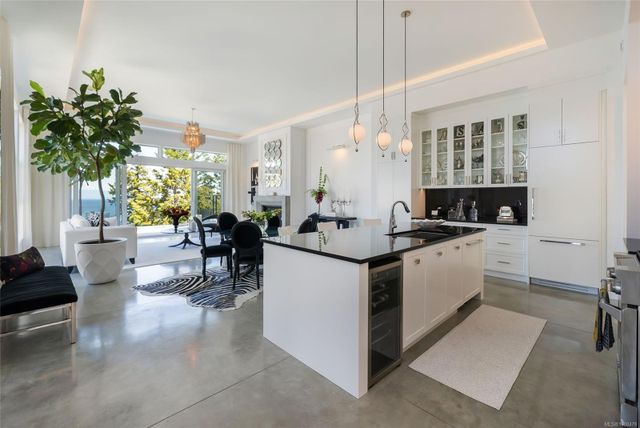 Luxury Modern Kitchen at 2080 Rolston Place, Nanoose, Parksville/Qualicum Luxury Modern Kitchen at 2080 Rolston Place, Nanoose, Parksville/Qualicum