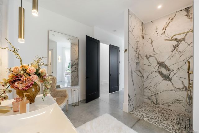 Bathroom at 2080 Rolston Place, Nanoose, Parksville/Qualicum