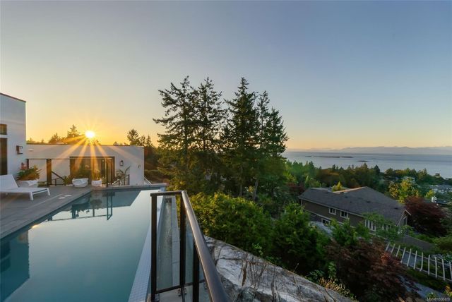 Pool and Ocean View at 2080 Rolston Place, Nanoose, Parksville/Qualicum Pool and Ocean View at 2080 Rolston Place, Nanoose, Parksville/Qualicum