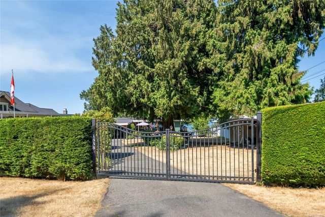 Gated Entry at 1558 Haida Way, Nanoose, Parksville/Qualicum