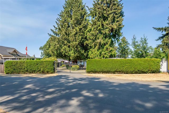 Entrance at 1558 Haida Way, Nanoose, Parksville/Qualicum