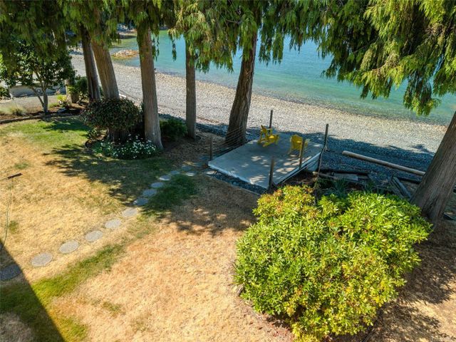 Beachfront View at 1558 Haida Way, Nanoose, Parksville/Qualicum