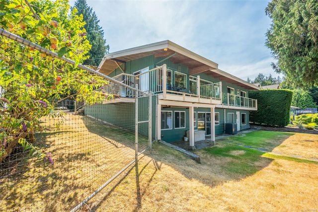Lawn and Garden at 1558 Haida Way, Nanoose, Parksville/Qualicum