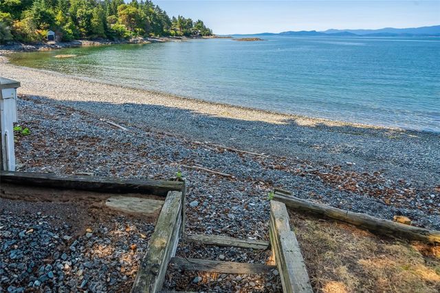 Beach Access at 1558 Haida Way, Nanoose, Parksville/Qualicum