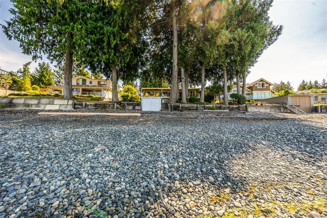 Beachfrontage at 1558 Haida Way, Nanoose, Parksville/Qualicum