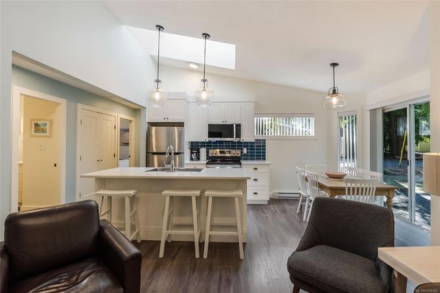 1135-resort-parksville-parksvillequalicum-06 at 17 - 1135 Resort Drive, Parksville, Parksville/Qualicum