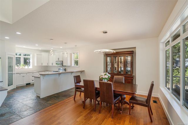Bright Dining Space at 1075 Cinnamon Sedge Way, Nanoose, Parksville/Qualicum Bright Dining Space at 1075 Cinnamon Sedge Way, Nanoose, Parksville/Qualicum