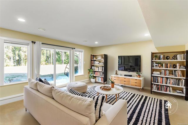 Cosy TV Viewing and Living Space at 1075 Cinnamon Sedge Way, Nanoose, Parksville/Qualicum Cosy TV Viewing and Living Space at 1075 Cinnamon Sedge Way, Nanoose, Parksville/Qualicum