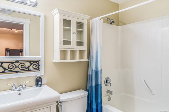 Bathroom at 1075 Cinnamon Sedge Way, Nanoose, Parksville/Qualicum Bathroom at 1075 Cinnamon Sedge Way, Nanoose, Parksville/Qualicum