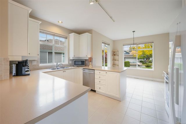 Kitchen at 1358 Saturna Drive, Craig Bay (Parksville), Parksville/Qualicum