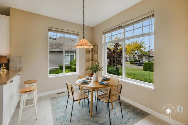 Eating Nook at 1358 Saturna Drive, Craig Bay (Parksville), Parksville/Qualicum