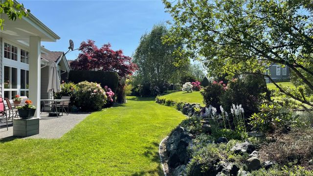 Garden at 1358 Saturna Drive, Craig Bay (Parksville), Parksville/Qualicum