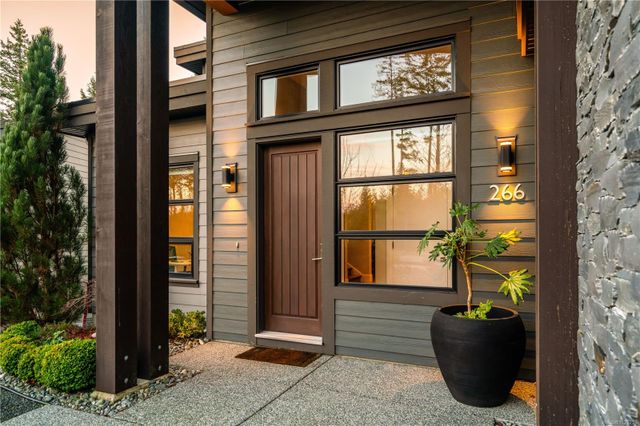 266-crestline-hammond-bay-nanaimo-02 at 266 Crestline Terrace, Hammond Bay, Nanaimo