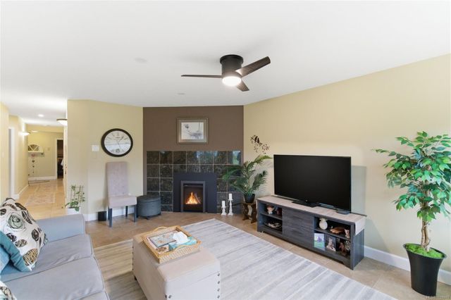 330-dogwood-parksville-parksvillequalicum-05 at 207 - 330 N Dogwood Street, Parksville, Parksville/Qualicum