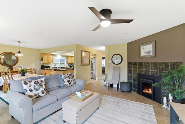 330-dogwood-parksville-parksvillequalicum-06 at 207 - 330 N Dogwood Street, Parksville, Parksville/Qualicum