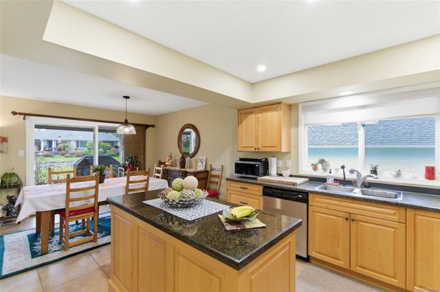 330-dogwood-parksville-parksvillequalicum-08 at 207 - 330 N Dogwood Street, Parksville, Parksville/Qualicum