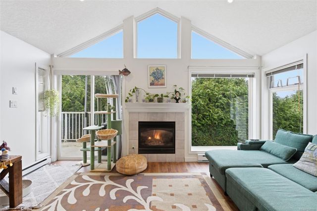 571-bradley-central-nanaimo-nanaimo-01 at 9 - 571 Bradley Street, Central Nanaimo, Nanaimo