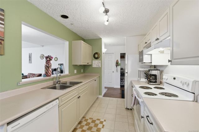 571-bradley-central-nanaimo-nanaimo-04 at 9 - 571 Bradley Street, Central Nanaimo, Nanaimo