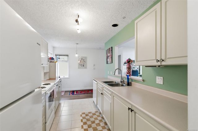 571-bradley-central-nanaimo-nanaimo-07 at 9 - 571 Bradley Street, Central Nanaimo, Nanaimo