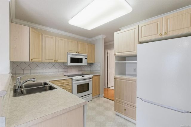 335-hirst-parksville-parksvillequalicum-08 at 106 - 335 Hirst Road, Parksville, Parksville/Qualicum