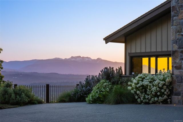 2400-chain-way-75010-38-24 at 2400 Chain Way, Nanoose, Parksville/Qualicum