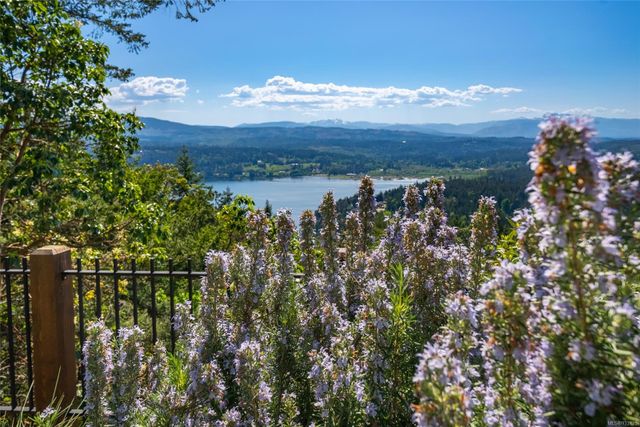 2400-chain-way-75010-38-45 at 2400 Chain Way, Nanoose, Parksville/Qualicum