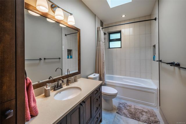 2400-chain-way-75010-38-49 at 2400 Chain Way, Nanoose, Parksville/Qualicum