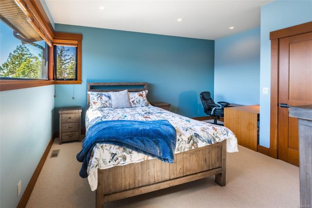 2400-chain-way-75010-38-50 at 2400 Chain Way, Nanoose, Parksville/Qualicum