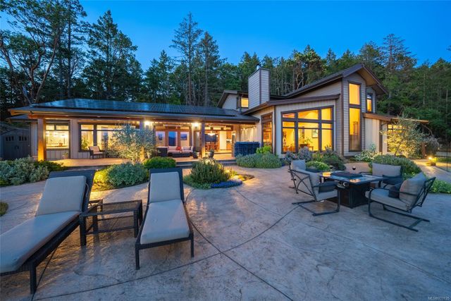 2400-chain-way-75010-38-56 at 2400 Chain Way, Nanoose, Parksville/Qualicum