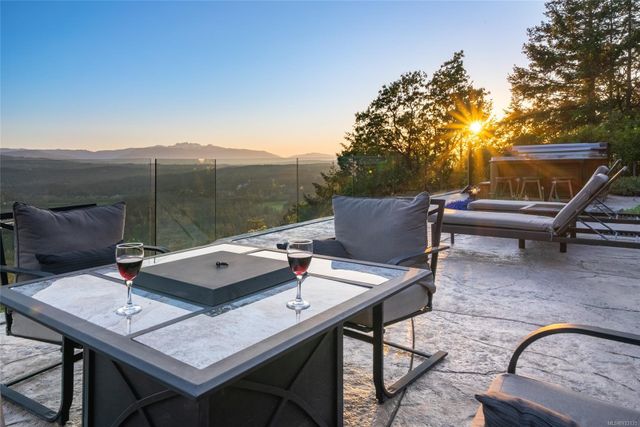 2400-chain-way-75010-38-80 at 2400 Chain Way, Nanoose, Parksville/Qualicum