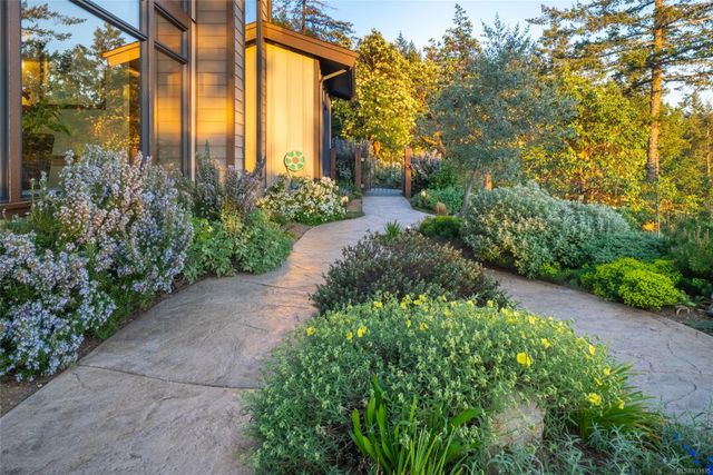 2400-chain-way-75010-38-81 at 2400 Chain Way, Nanoose, Parksville/Qualicum