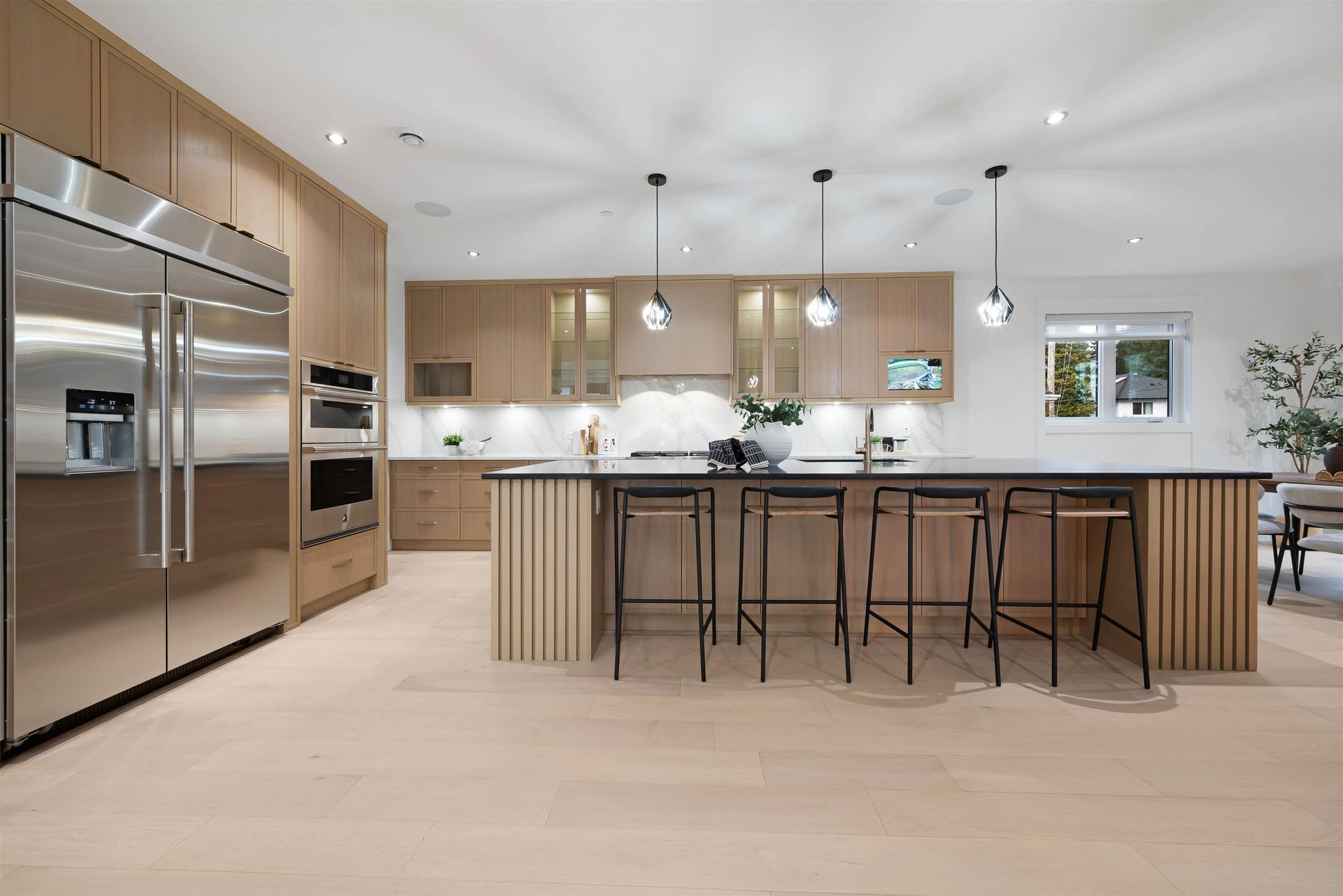 13915 Blackburn Avenue, White Rock, South Surrey White Rock photo number 1