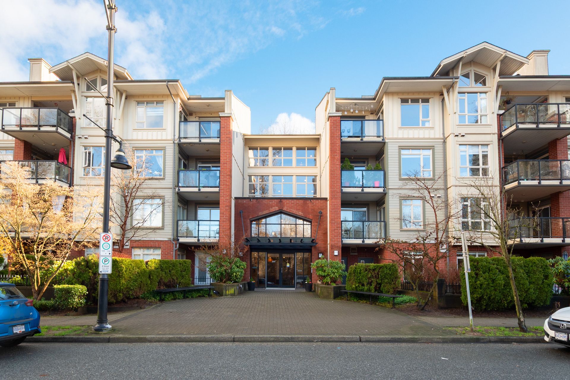 121 - 100 Capilano Road, Port Moody Centre, Port Moody 