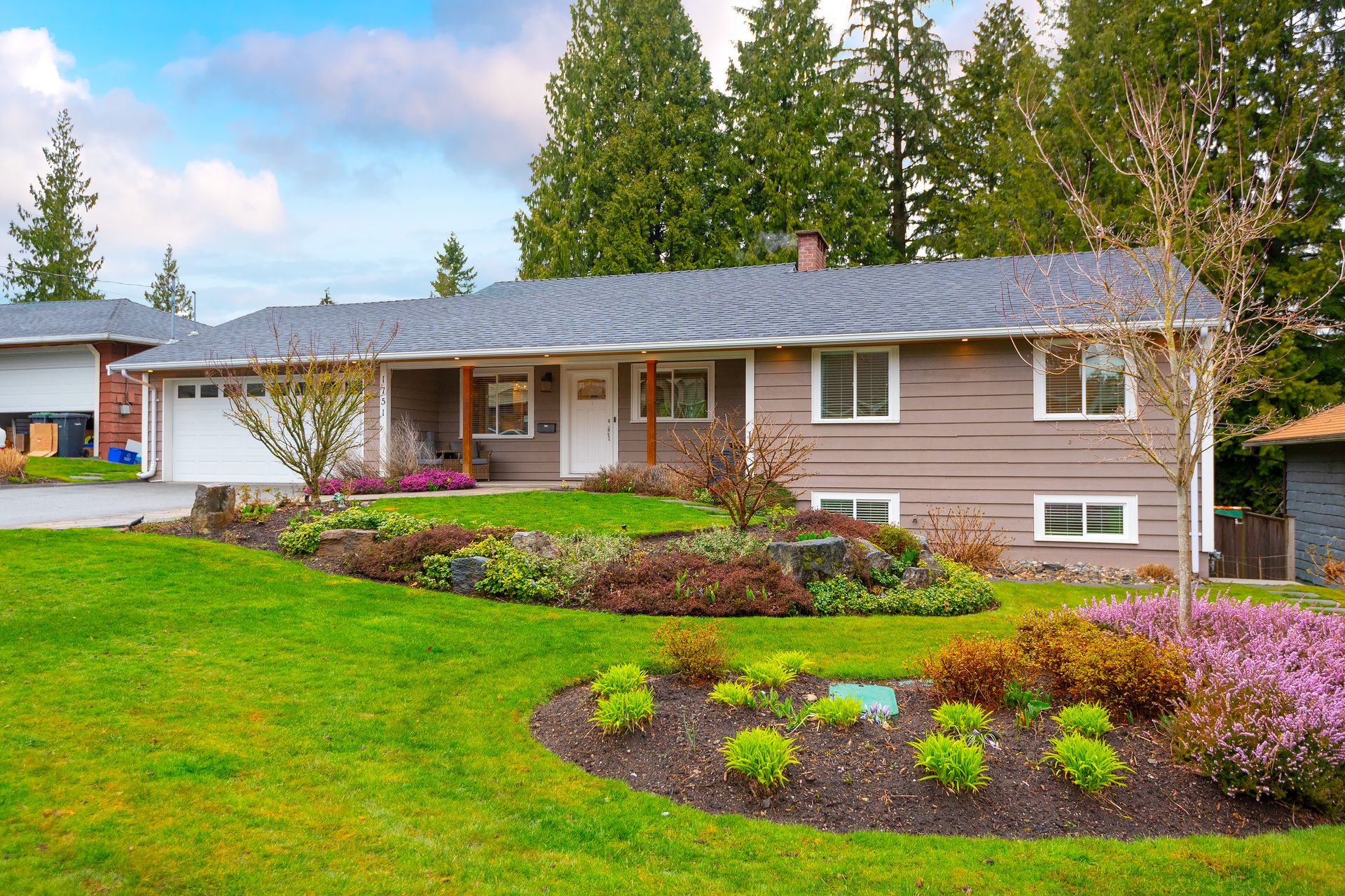 1751 Bowman Avenue, Harbour Place, Coquitlam by VARGHA.COM 1751 Bowman Avenue, Harbour Place, Coquitlam