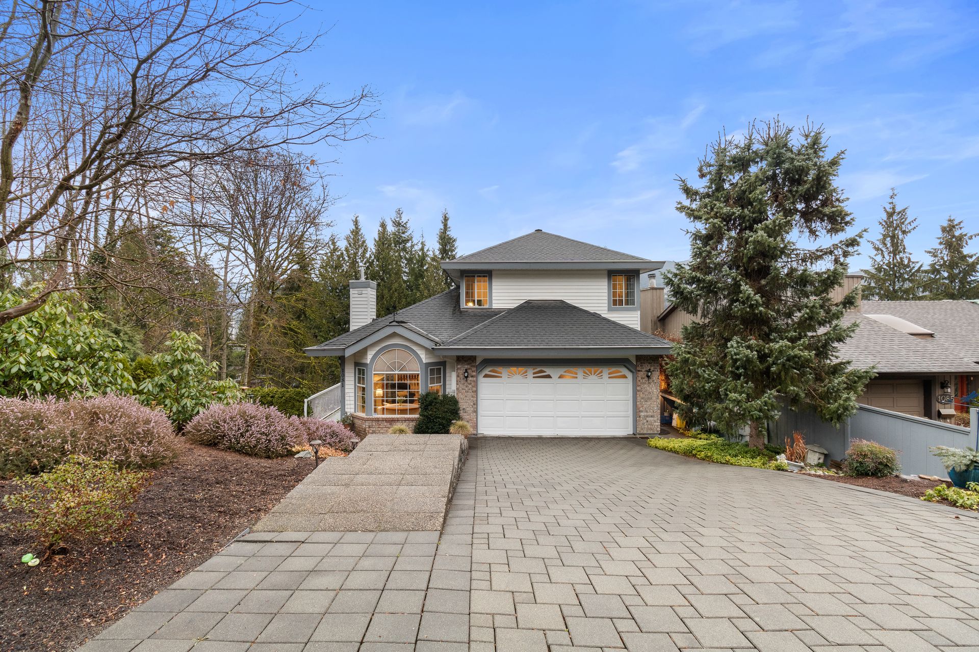 1081-corona-crescent-coquitlam-vargha-akhtarkhavari-360hometours-01