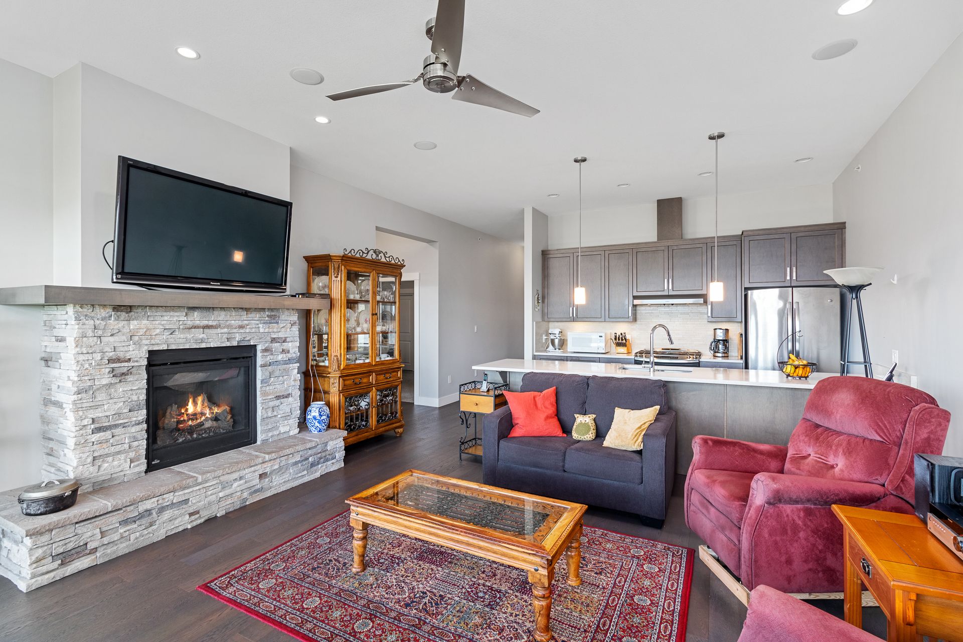 113-51096-falls-ct-chilliwack-360hometours-07