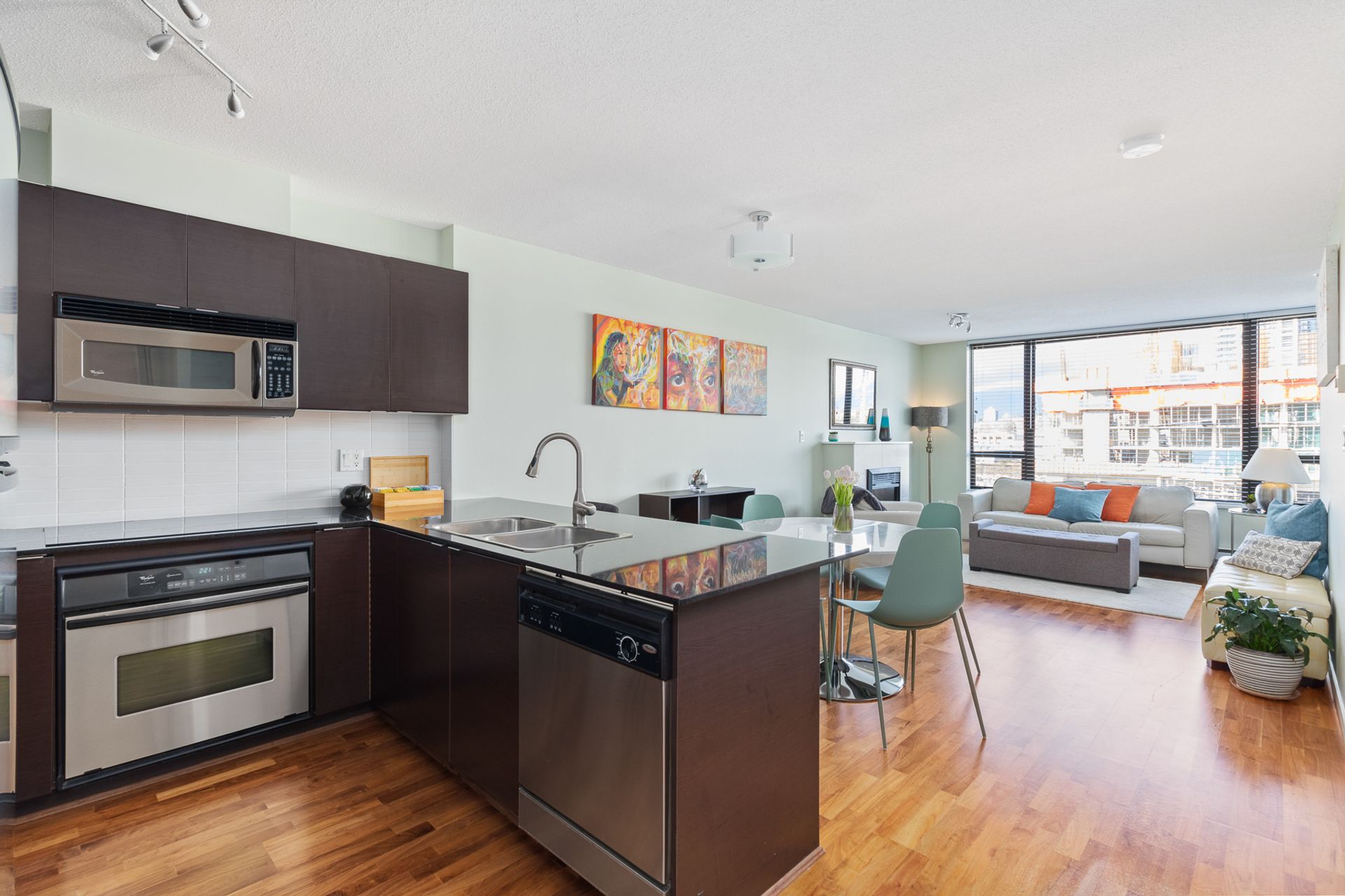 1103-4118-dawson-st-burnaby-vargha-akhtarkhavari-360hometours-09s